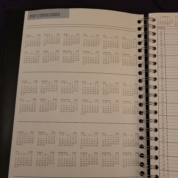 2022 AT-A-GLANCE 8" x 11" Daily Appointment Book, Four-Person Group, Black - Picture 4 of 6